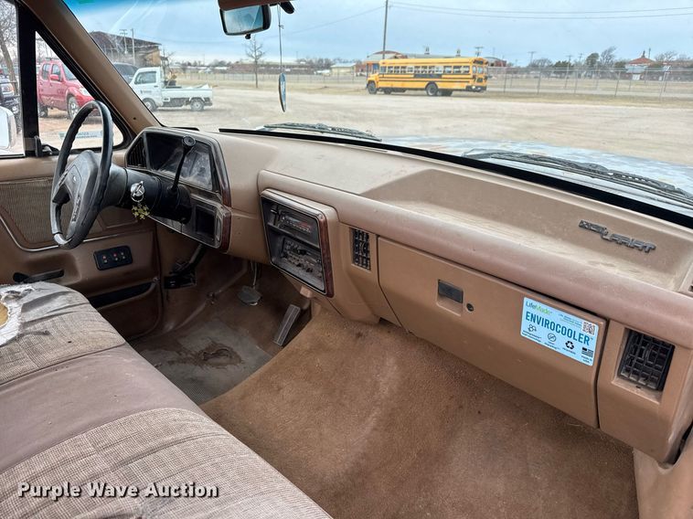 image for item EQ1003 1990 Ford F150 pickup truck