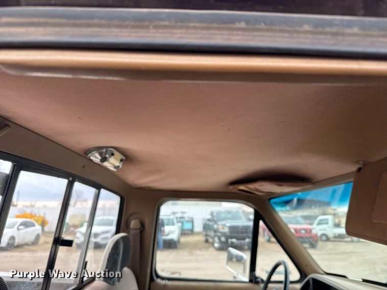 image for item EQ1003 1990 Ford F150 pickup truck