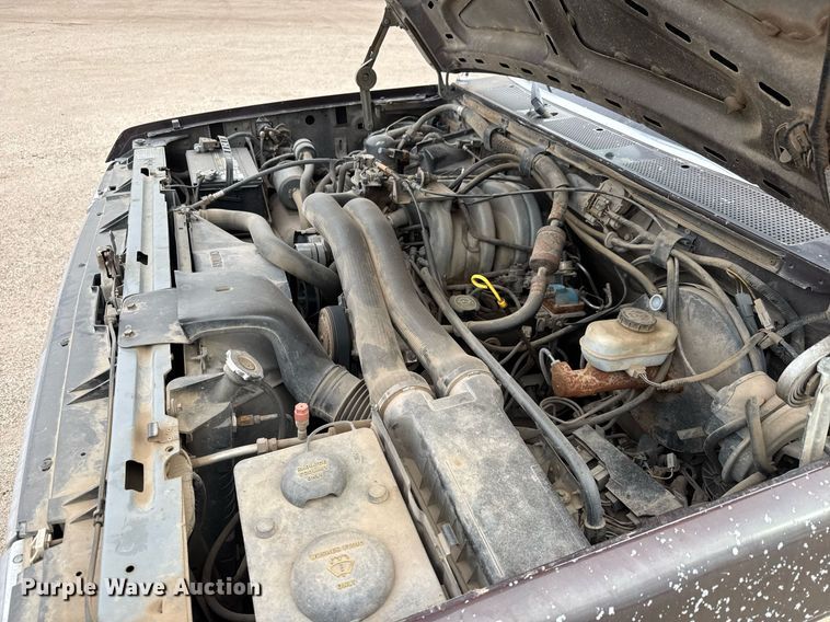 image for item EQ1003 1990 Ford F150 pickup truck