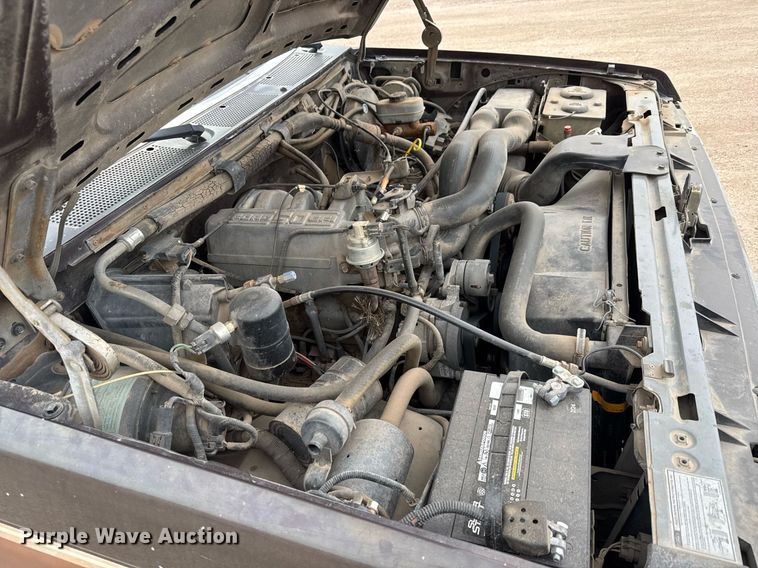 image for item EQ1003 1990 Ford F150 pickup truck