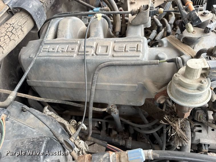 image for item EQ1003 1990 Ford F150 pickup truck