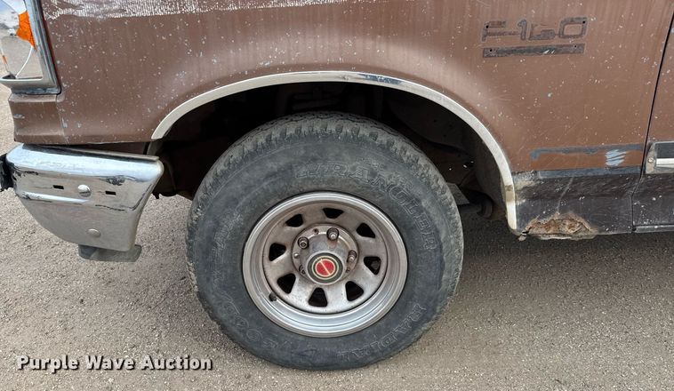 image for item EQ1003 1990 Ford F150 pickup truck