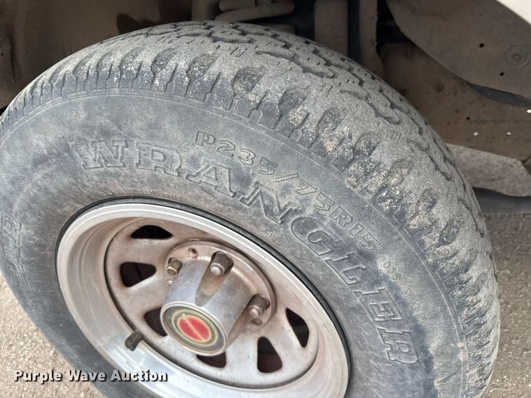 image for item EQ1003 1990 Ford F150 pickup truck