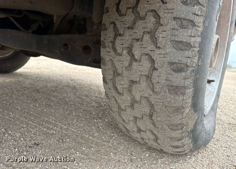 image for item EQ1003 1990 Ford F150 pickup truck