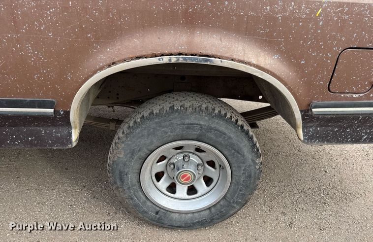 image for item EQ1003 1990 Ford F150 pickup truck