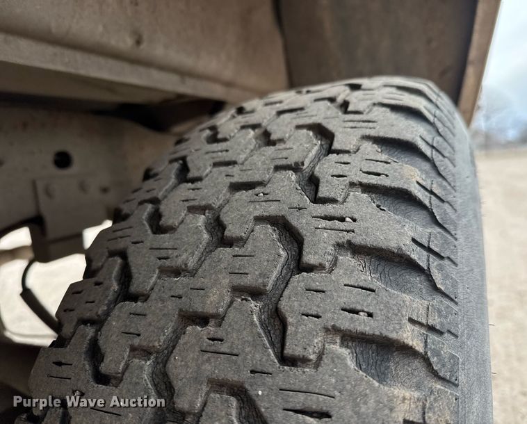 image for item EQ1003 1990 Ford F150 pickup truck