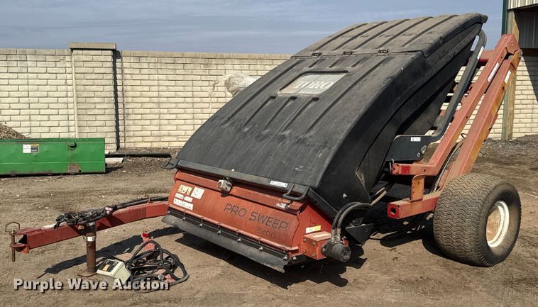 image for item EQ1016 2006 Toro Pro Sweep 5200 sweeper