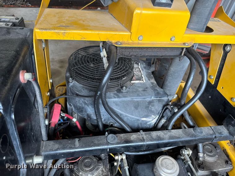 image for item EQ1136 2007 Hustler Super Z ZTR lawn mower