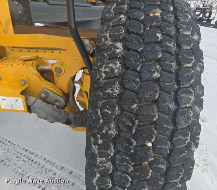 image for item ER5154 2016 John Deere 772GP motor grader