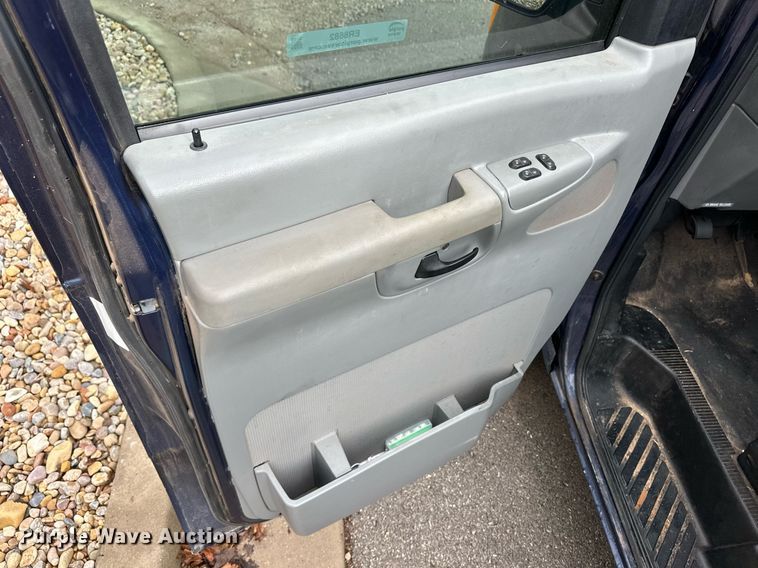 image for item ER8682 2006 Ford E150 van