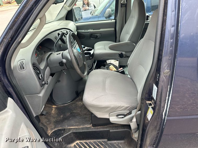 image for item ER8682 2006 Ford E150 van