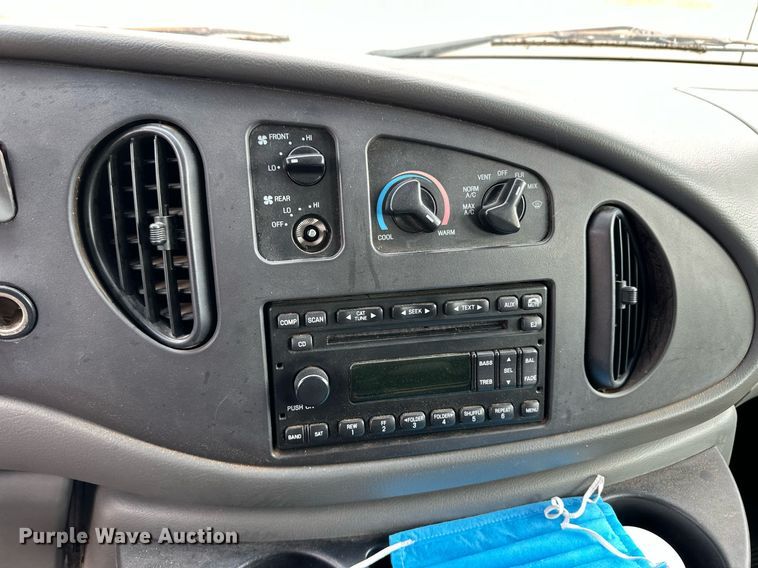 image for item ER8682 2006 Ford E150 van