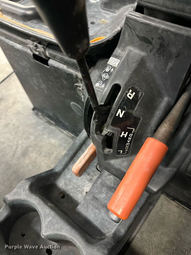 image for item ER8725 2011 John Deere Gator HPX utility vehicle