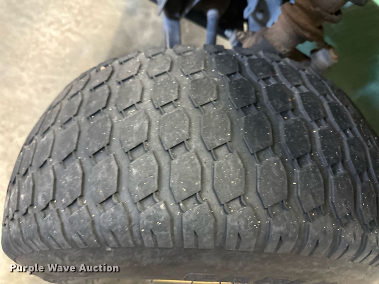 image for item ER8725 2011 John Deere Gator HPX utility vehicle