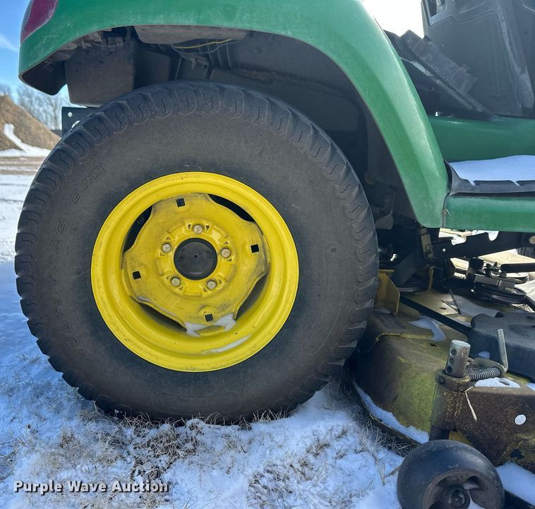 image for item ER8726 John Deere X748 lawn mower