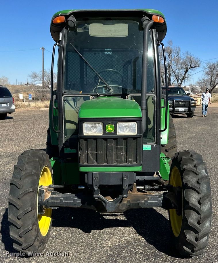 image for item ER8769 2002 John Deere 5220 MFWD tractor