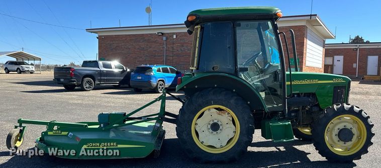 image for item ER8769 2002 John Deere 5220 MFWD tractor