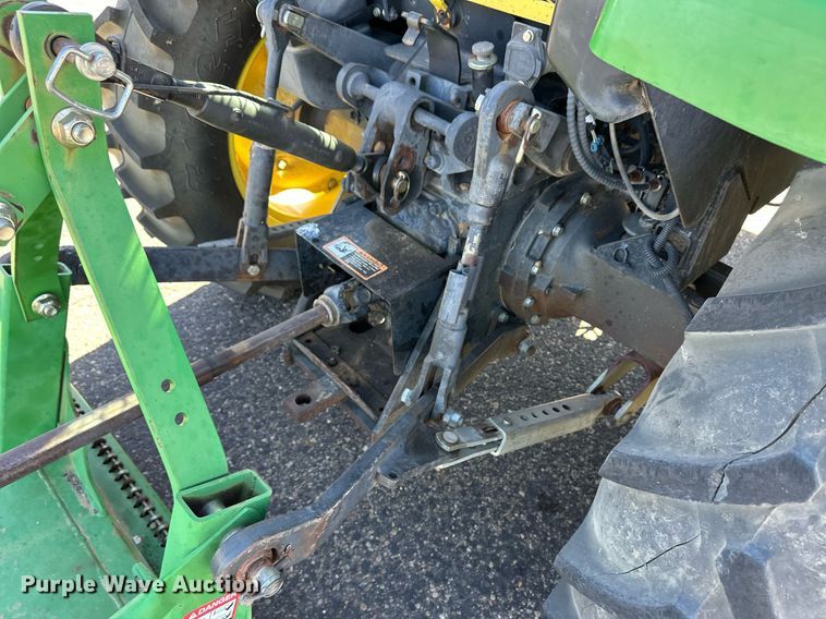 image for item ER8769 2002 John Deere 5220 MFWD tractor