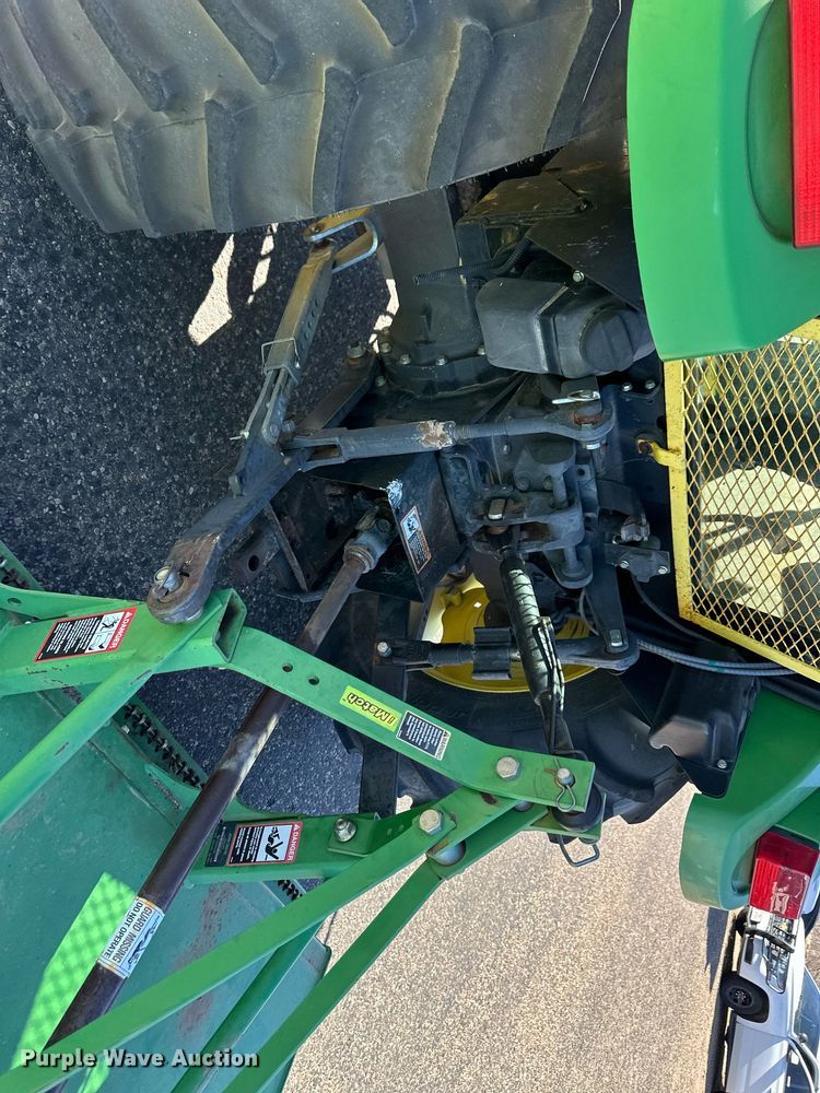 image for item ER8769 2002 John Deere 5220 MFWD tractor