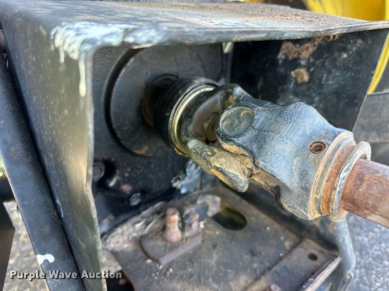 image for item ER8769 2002 John Deere 5220 MFWD tractor