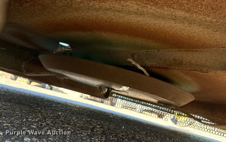 image for item ER8769 2002 John Deere 5220 MFWD tractor