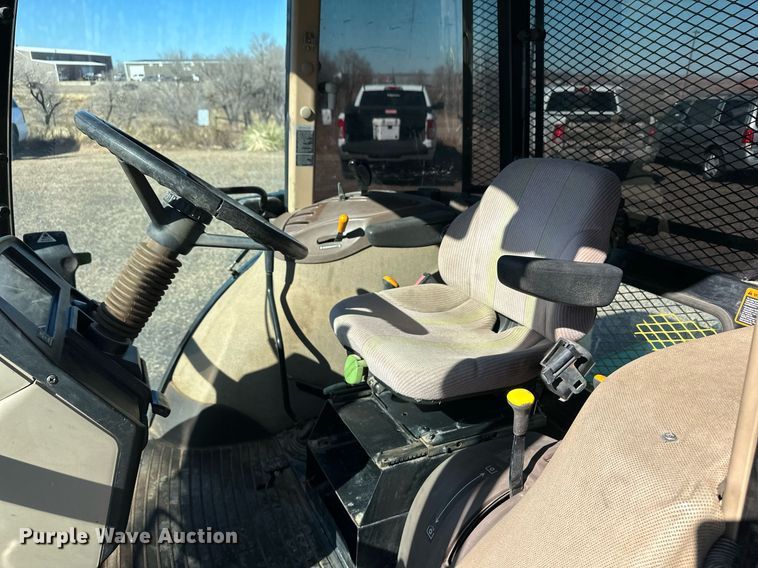 image for item ER8769 2002 John Deere 5220 MFWD tractor