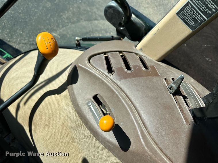 image for item ER8769 2002 John Deere 5220 MFWD tractor