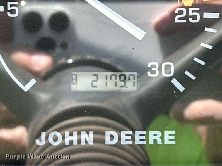 image for item ER8769 2002 John Deere 5220 MFWD tractor