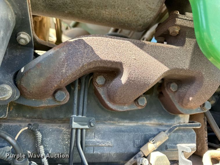 image for item ER8769 2002 John Deere 5220 MFWD tractor