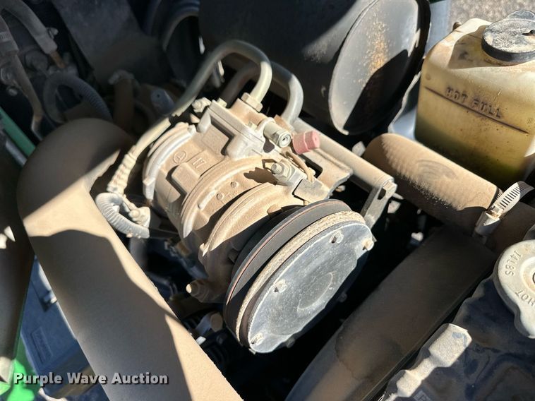 image for item ER8769 2002 John Deere 5220 MFWD tractor