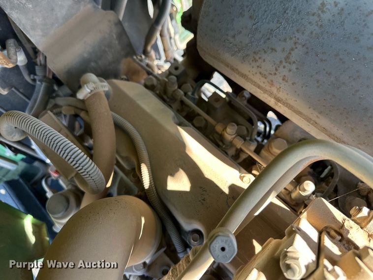 image for item ER8769 2002 John Deere 5220 MFWD tractor