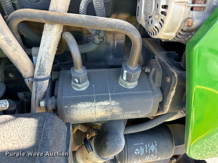 image for item ER8769 2002 John Deere 5220 MFWD tractor