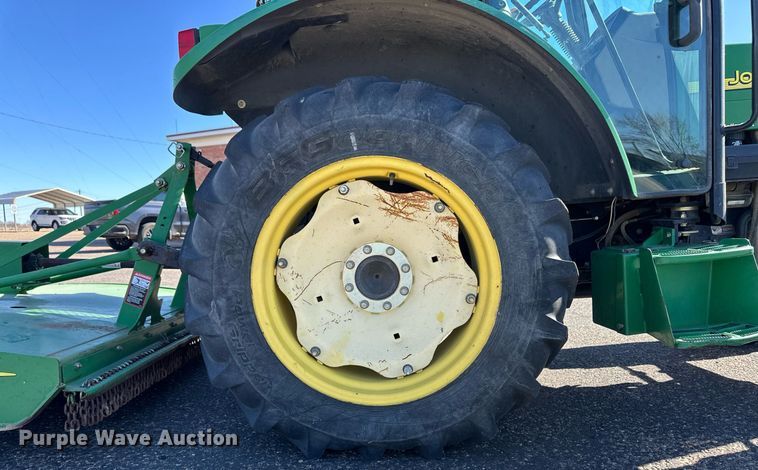 image for item ER8769 2002 John Deere 5220 MFWD tractor