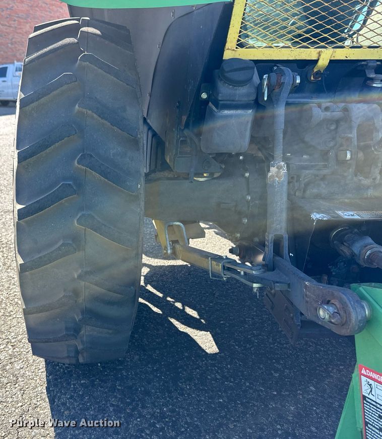 image for item ER8769 2002 John Deere 5220 MFWD tractor