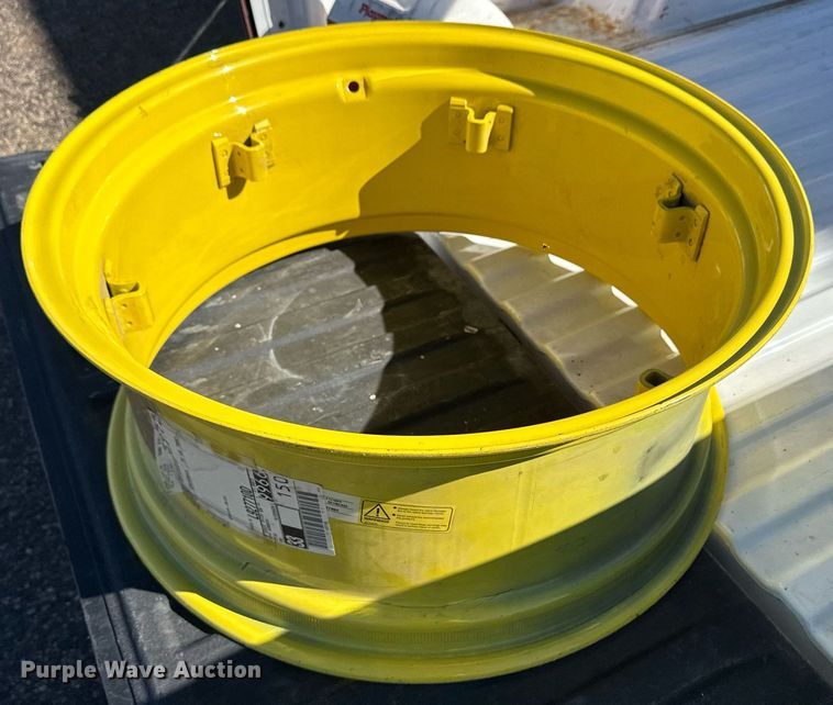 image for item ER8769 2002 John Deere 5220 MFWD tractor