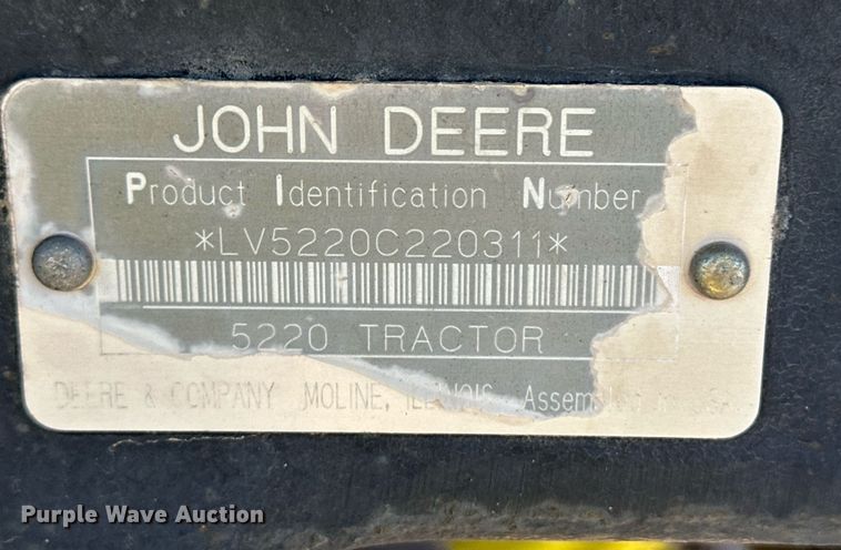 image for item ER8769 2002 John Deere 5220 MFWD tractor