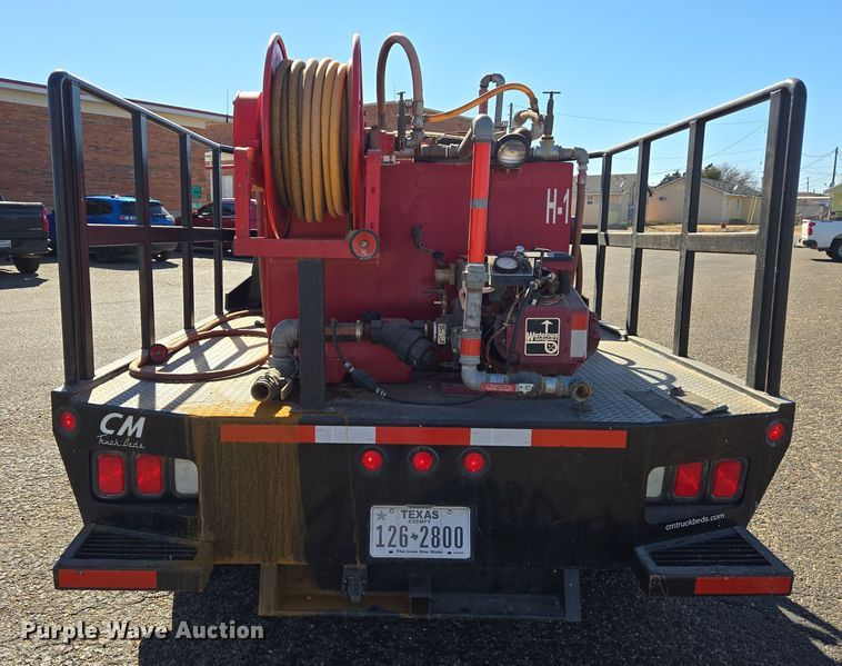 image for item ER8770 2002 Chevrolet Silverado 3500 Ext. Cab flatbed pickup truck