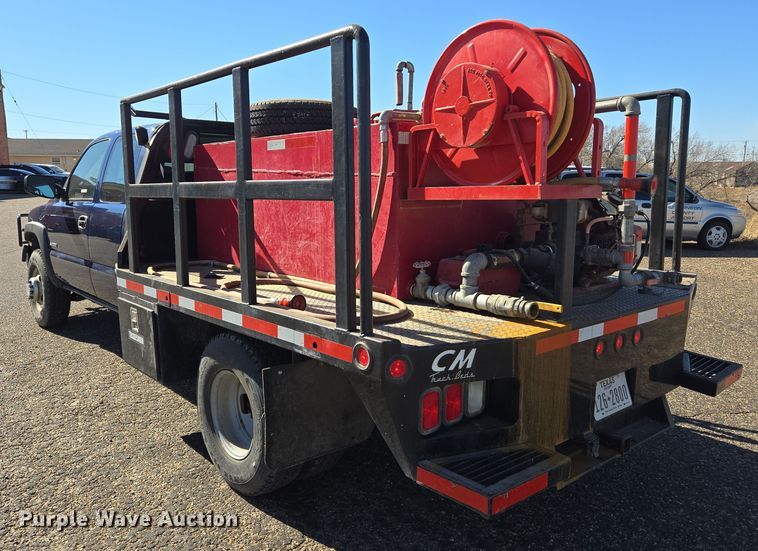 image for item ER8770 2002 Chevrolet Silverado 3500 Ext. Cab flatbed pickup truck