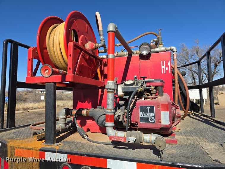 image for item ER8770 2002 Chevrolet Silverado 3500 Ext. Cab flatbed pickup truck