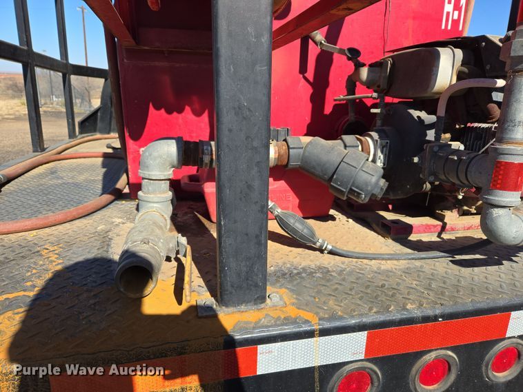 image for item ER8770 2002 Chevrolet Silverado 3500 Ext. Cab flatbed pickup truck