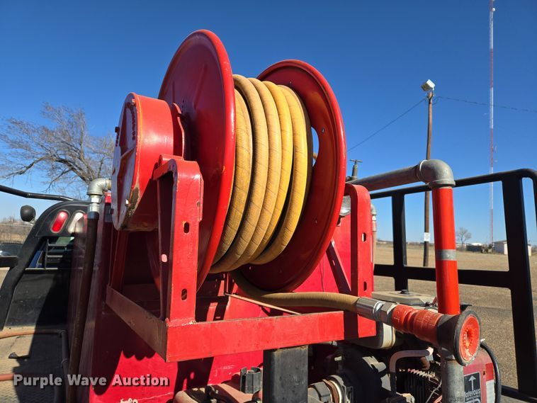 image for item ER8770 2002 Chevrolet Silverado 3500 Ext. Cab flatbed pickup truck