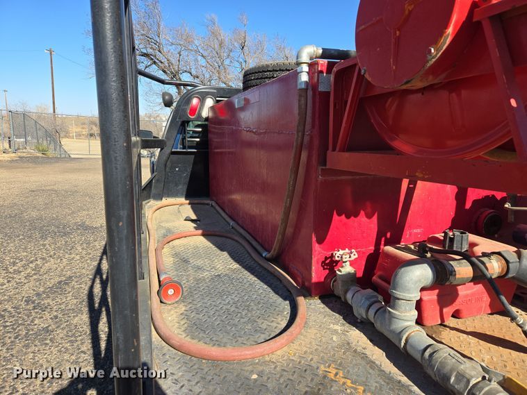 image for item ER8770 2002 Chevrolet Silverado 3500 Ext. Cab flatbed pickup truck