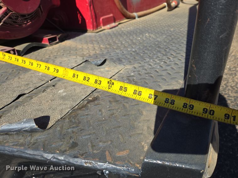 image for item ER8770 2002 Chevrolet Silverado 3500 Ext. Cab flatbed pickup truck