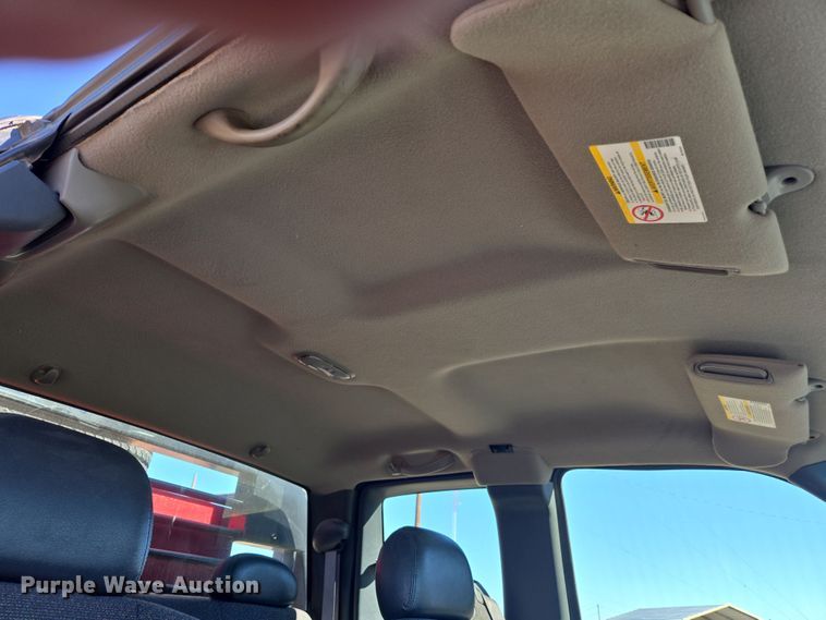 image for item ER8770 2002 Chevrolet Silverado 3500 Ext. Cab flatbed pickup truck