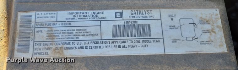 image for item ER8770 2002 Chevrolet Silverado 3500 Ext. Cab flatbed pickup truck