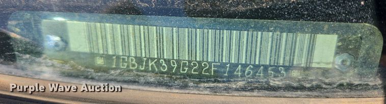 image for item ER8770 2002 Chevrolet Silverado 3500 Ext. Cab flatbed pickup truck