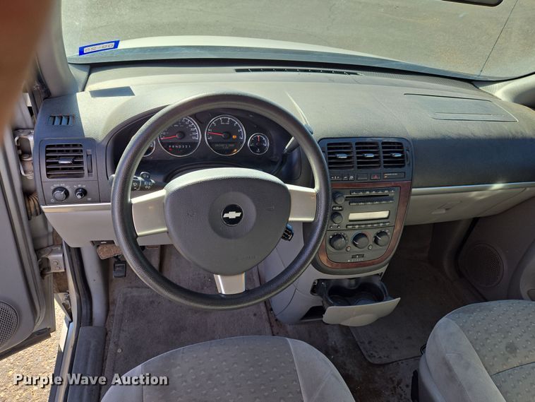 image for item ER8775 2006 Chevrolet Uplander LS van