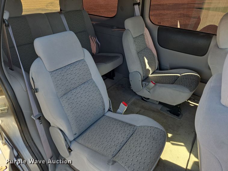 image for item ER8775 2006 Chevrolet Uplander LS van