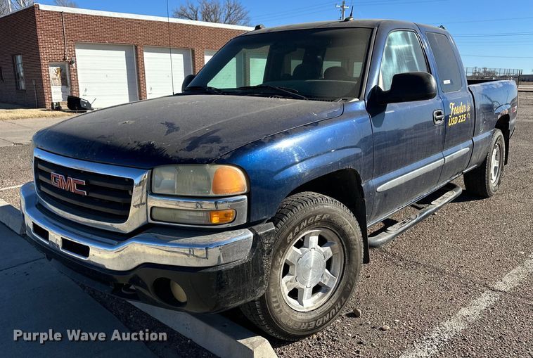 image for item ER8784 2004 GMC Sierra 1500 Ext. Cab pickup truck