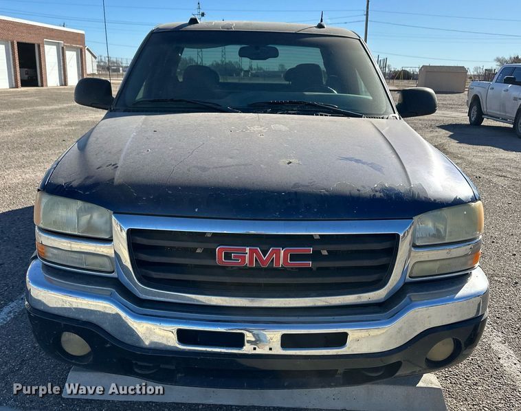 image for item ER8784 2004 GMC Sierra 1500 Ext. Cab pickup truck